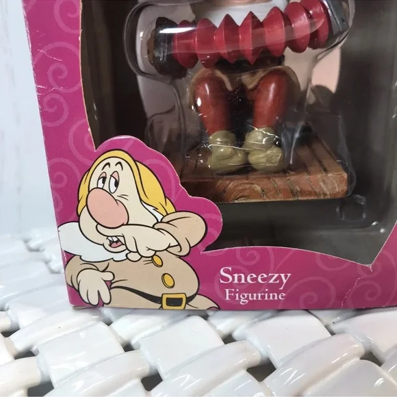 Disney Princess Enesco SNEEZY Dwarf Figurine Snow White Christmas Decor - Picture 3 of 9